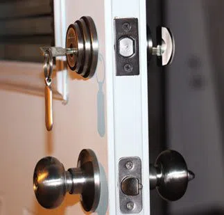 Northridge Locksmith Northridge, CA 818-531-9697 - 8a-Lock-locksmith